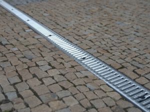 Дренажен канал MAX-DRAIN BASIC с поцинкована решетка A15, 1000x131x148mm - Image 5